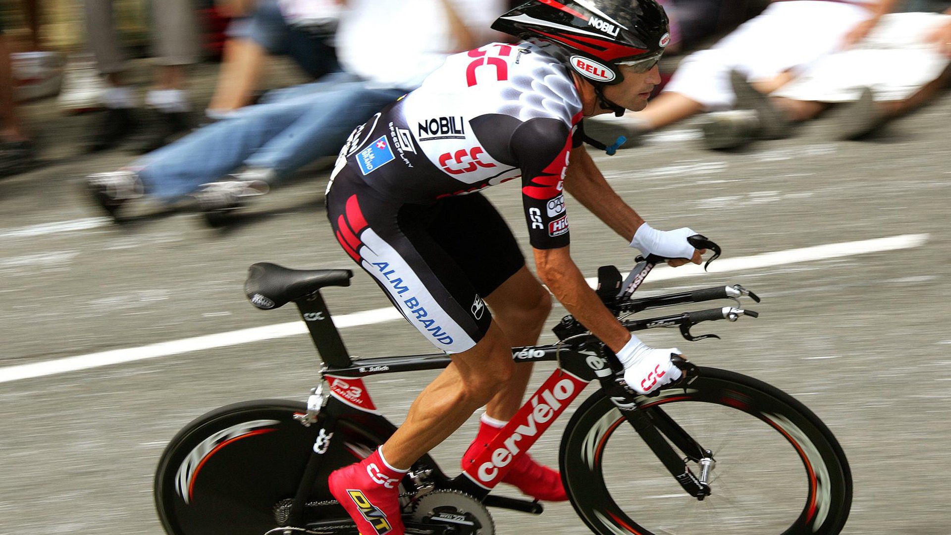搏击擂台首次尝试女子双人对抗表演，女子搏击节目
